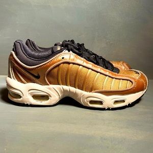 Nike Air Max Tailwind IV Shoes Sneakers Womens Size 9 CT1184 900